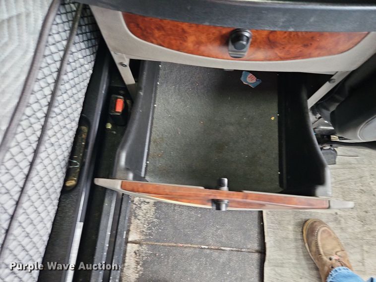 image for item DN7026 2006 Kenworth T2000  semi truck