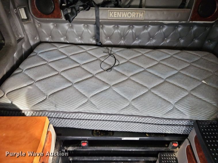 image for item DN7026 2006 Kenworth T2000  semi truck