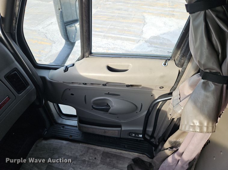 image for item DN7026 2006 Kenworth T2000  semi truck