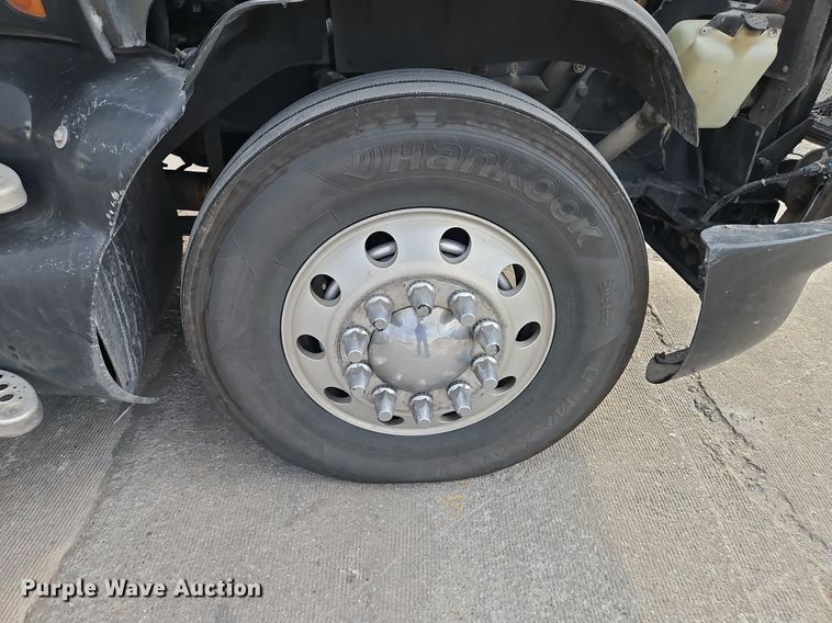 image for item DN7026 2006 Kenworth T2000  semi truck