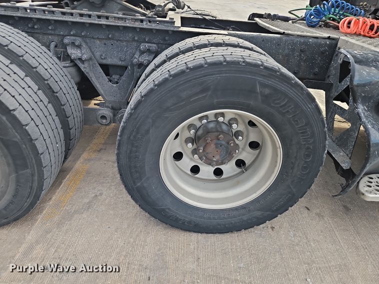 image for item DN7026 2006 Kenworth T2000  semi truck