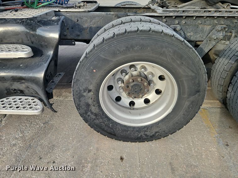 image for item DN7026 2006 Kenworth T2000  semi truck