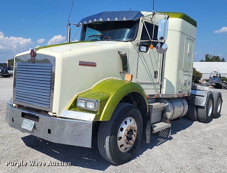 image for item DO4688 1999 Kenworth T800  semi truck