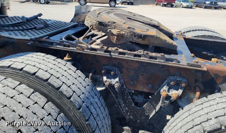 image for item DO4688 1999 Kenworth T800  semi truck