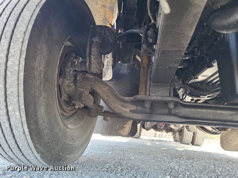 image for item DO4688 1999 Kenworth T800  semi truck