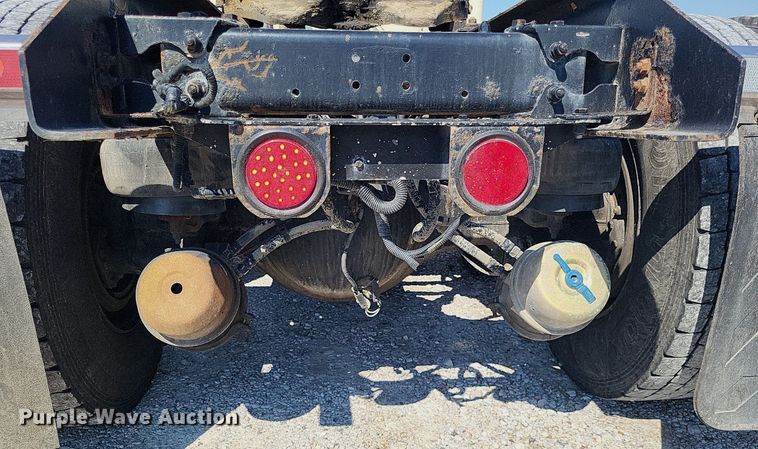 image for item DO4688 1999 Kenworth T800  semi truck