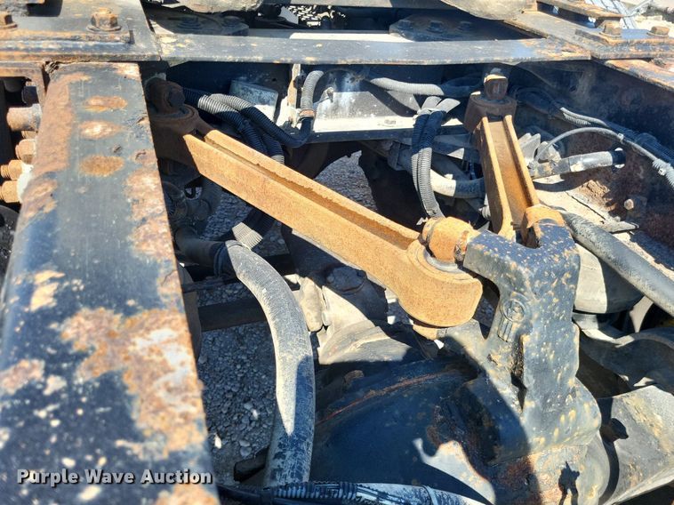 image for item DO4688 1999 Kenworth T800  semi truck