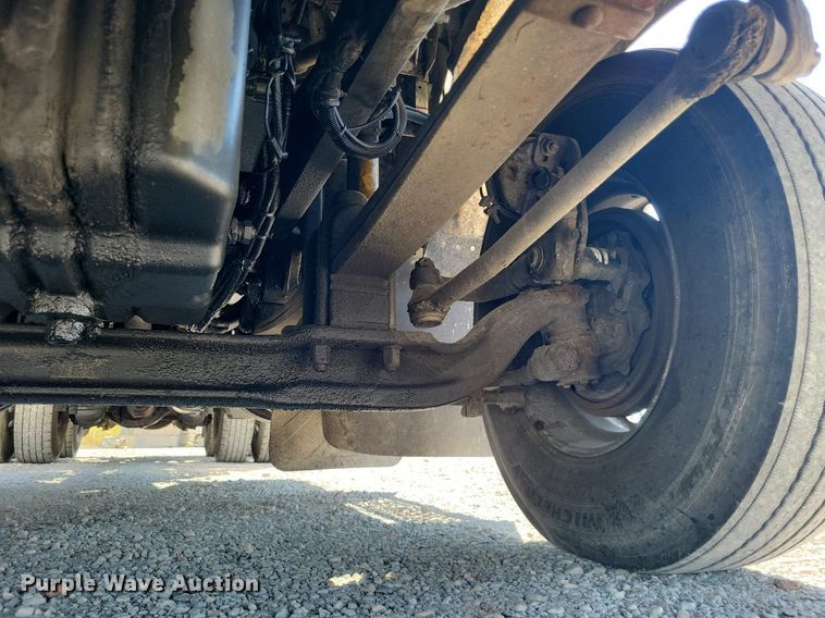 image for item DO4688 1999 Kenworth T800  semi truck