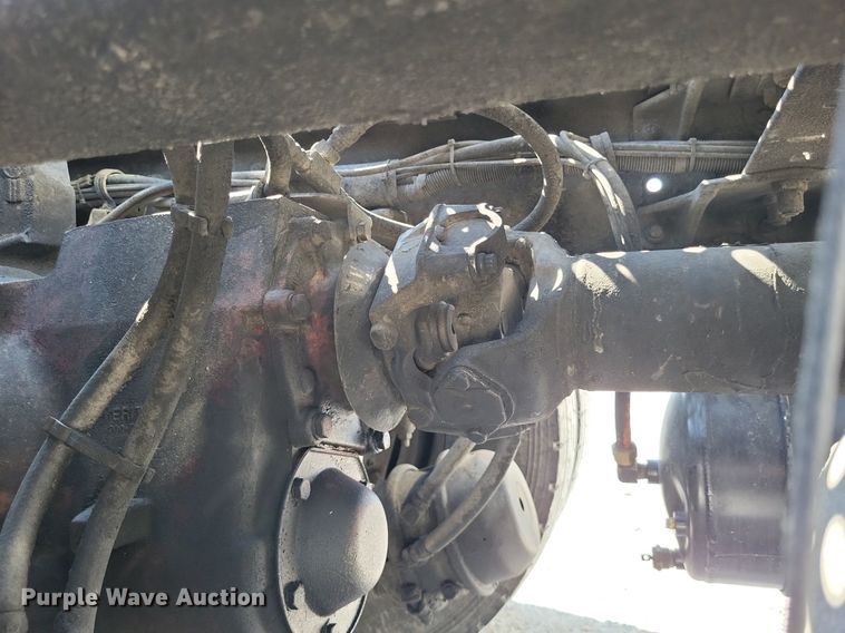 image for item DO4688 1999 Kenworth T800  semi truck