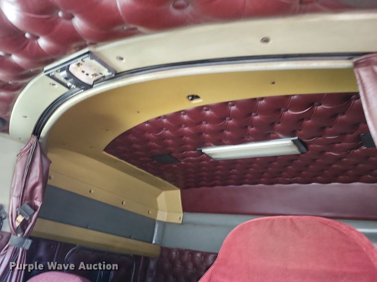 image for item DO4688 1999 Kenworth T800  semi truck