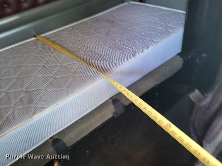 image for item DO4688 1999 Kenworth T800  semi truck