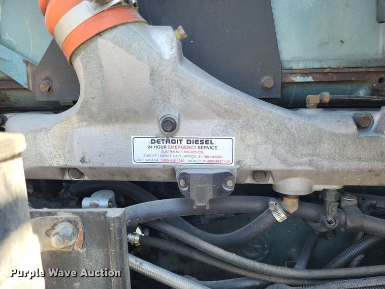 image for item DO4688 1999 Kenworth T800  semi truck