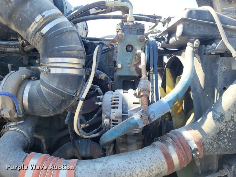 image for item DO4688 1999 Kenworth T800  semi truck