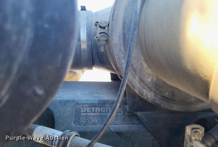 image for item DO4688 1999 Kenworth T800  semi truck