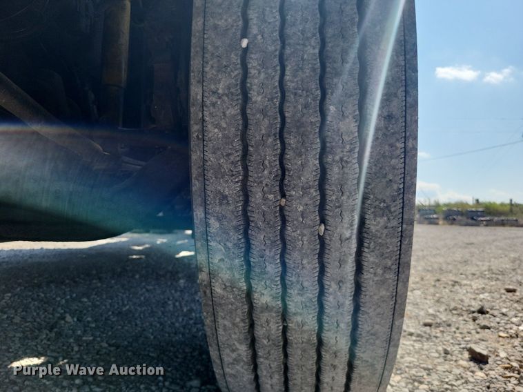 image for item DO4688 1999 Kenworth T800  semi truck