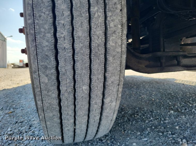 image for item DO4688 1999 Kenworth T800  semi truck