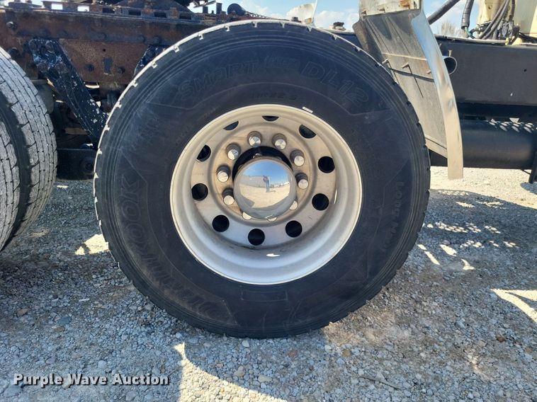 image for item DO4688 1999 Kenworth T800  semi truck