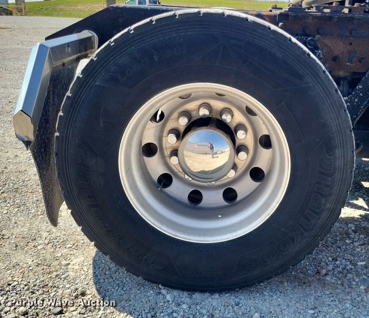 image for item DO4688 1999 Kenworth T800  semi truck