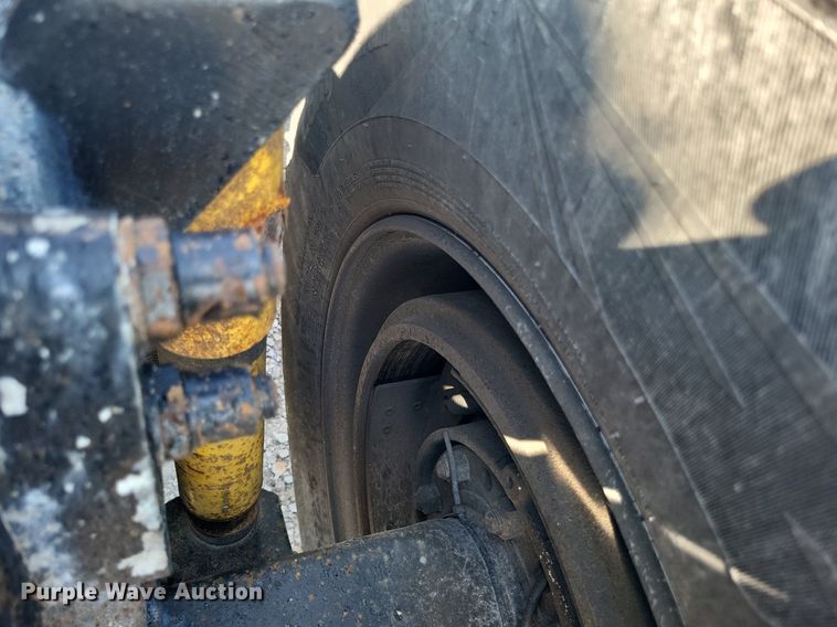 image for item DO4688 1999 Kenworth T800  semi truck