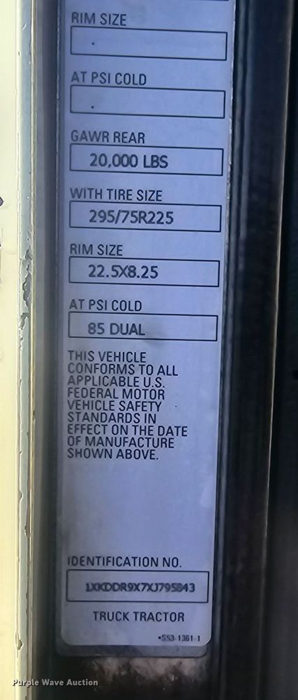 image for item DO4688 1999 Kenworth T800  semi truck