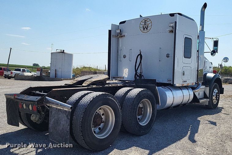 image for item DO4691 2007 Kenworth T800  semi truck