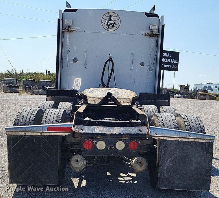 image for item DO4691 2007 Kenworth T800  semi truck