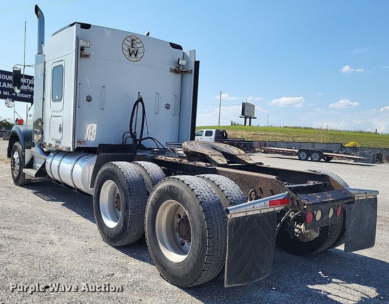 image for item DO4691 2007 Kenworth T800  semi truck