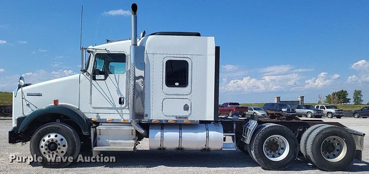 image for item DO4691 2007 Kenworth T800  semi truck