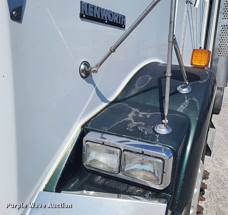 image for item DO4691 2007 Kenworth T800  semi truck