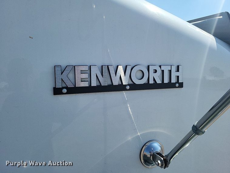 image for item DO4691 2007 Kenworth T800  semi truck