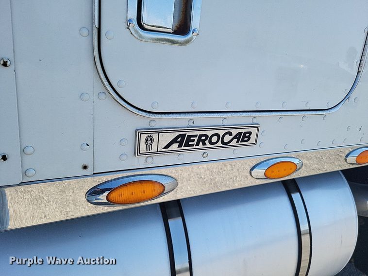 image for item DO4691 2007 Kenworth T800  semi truck