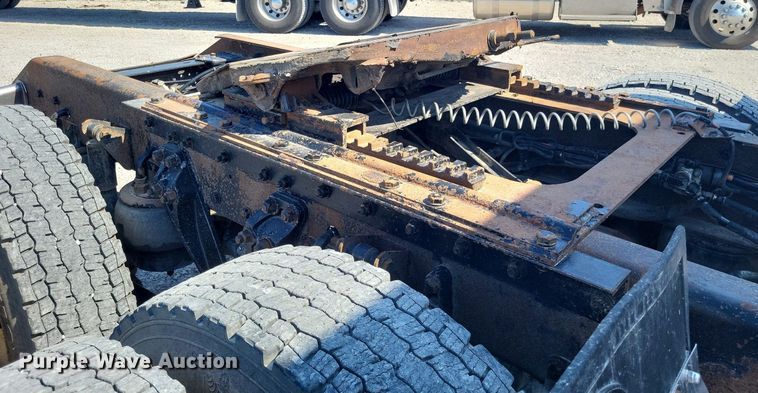 image for item DO4691 2007 Kenworth T800  semi truck