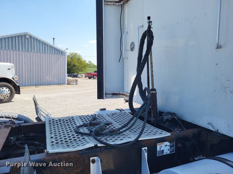 image for item DO4691 2007 Kenworth T800  semi truck