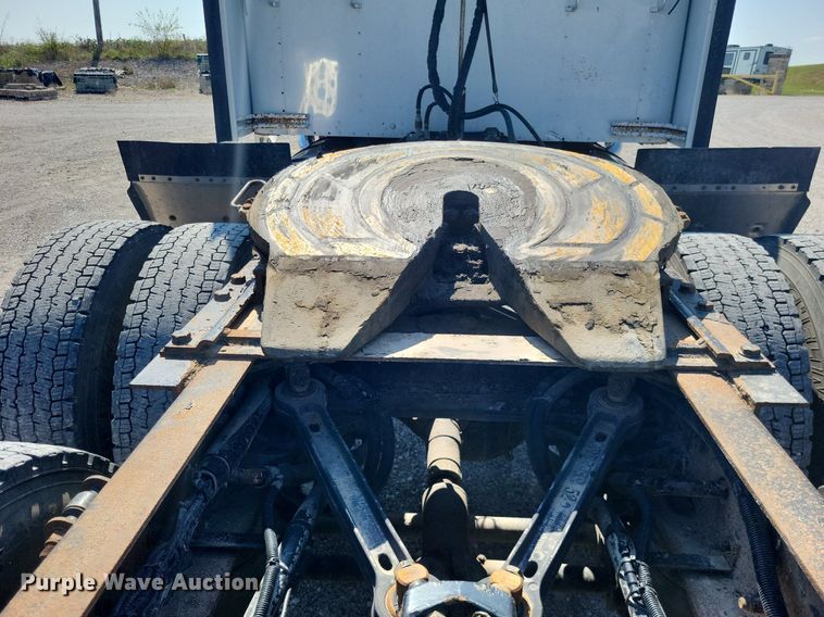 image for item DO4691 2007 Kenworth T800  semi truck