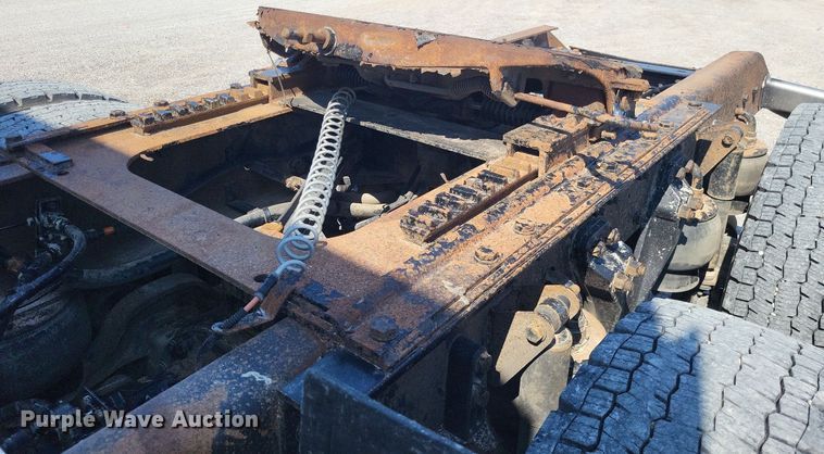 image for item DO4691 2007 Kenworth T800  semi truck