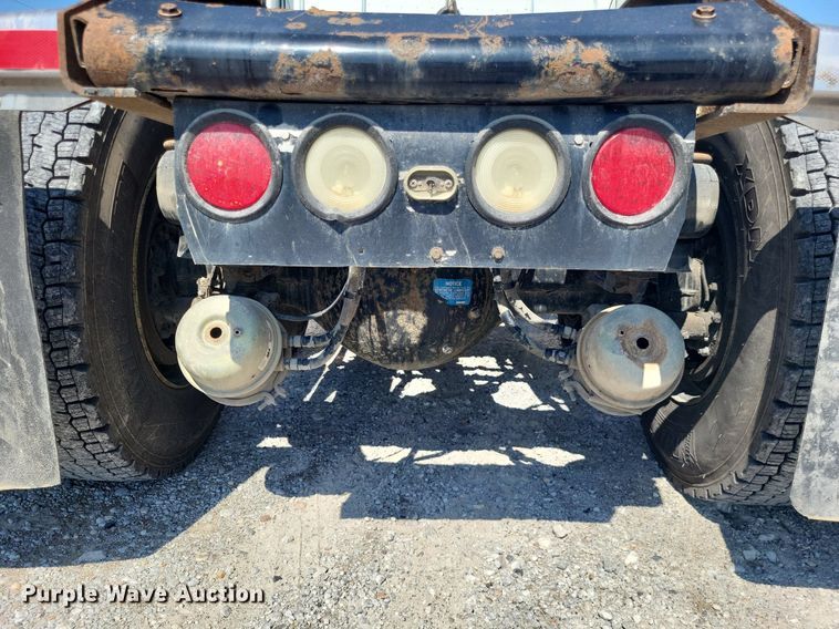 image for item DO4691 2007 Kenworth T800  semi truck