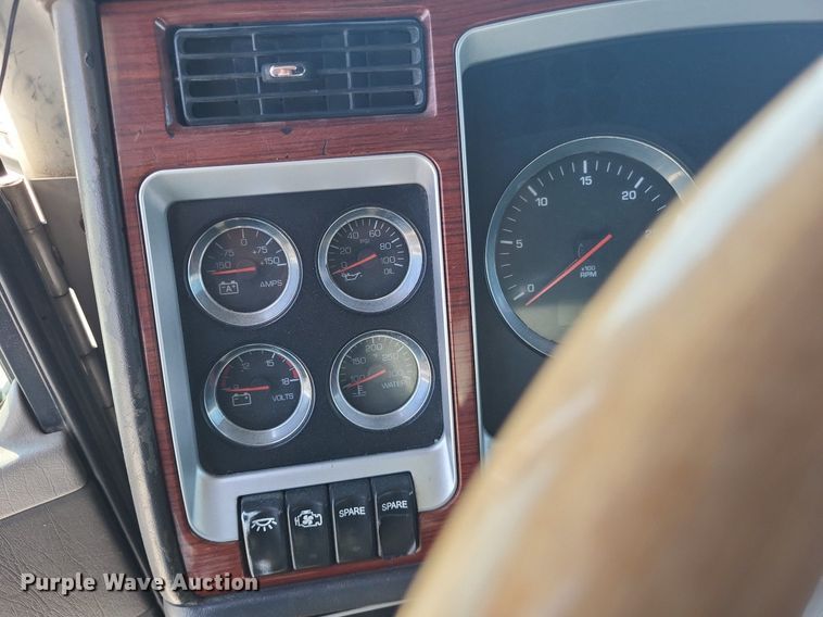 image for item DO4691 2007 Kenworth T800  semi truck