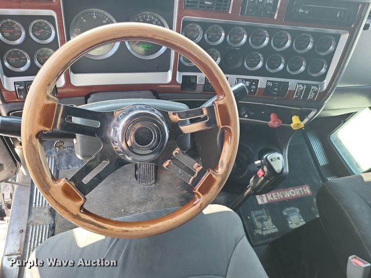 image for item DO4691 2007 Kenworth T800  semi truck