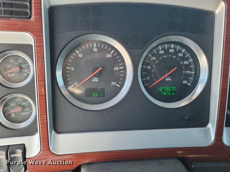 image for item DO4691 2007 Kenworth T800  semi truck