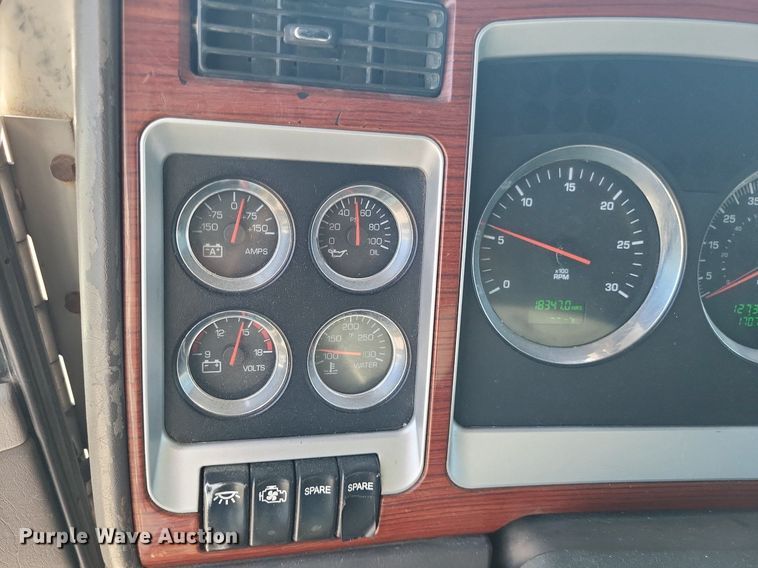 image for item DO4691 2007 Kenworth T800  semi truck