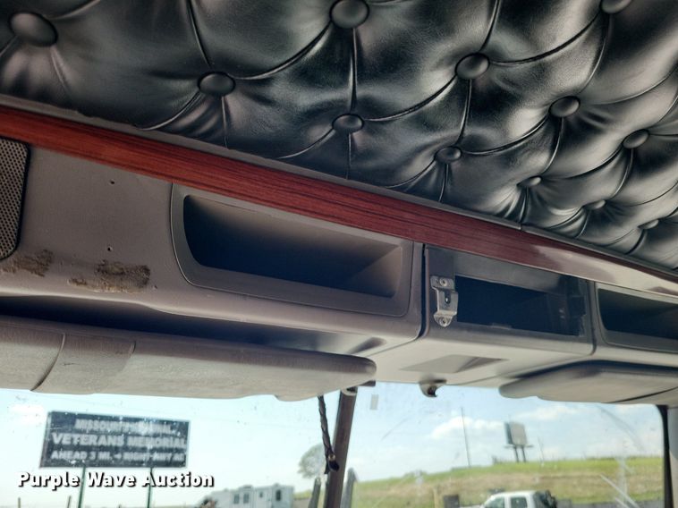 image for item DO4691 2007 Kenworth T800  semi truck