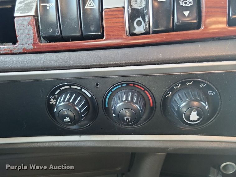 image for item DO4691 2007 Kenworth T800  semi truck