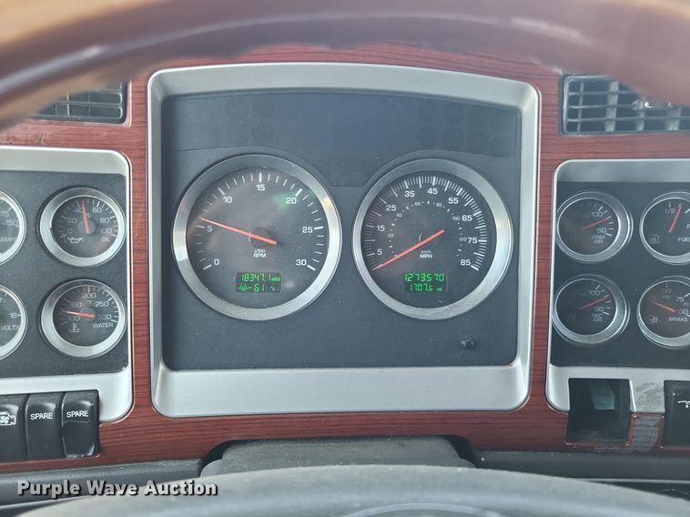 image for item DO4691 2007 Kenworth T800  semi truck