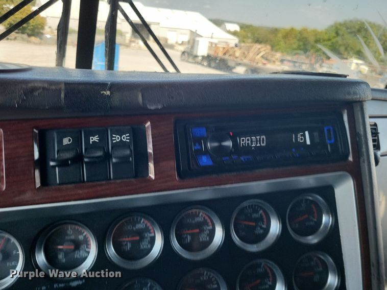 image for item DO4691 2007 Kenworth T800  semi truck