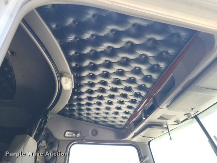 image for item DO4691 2007 Kenworth T800  semi truck