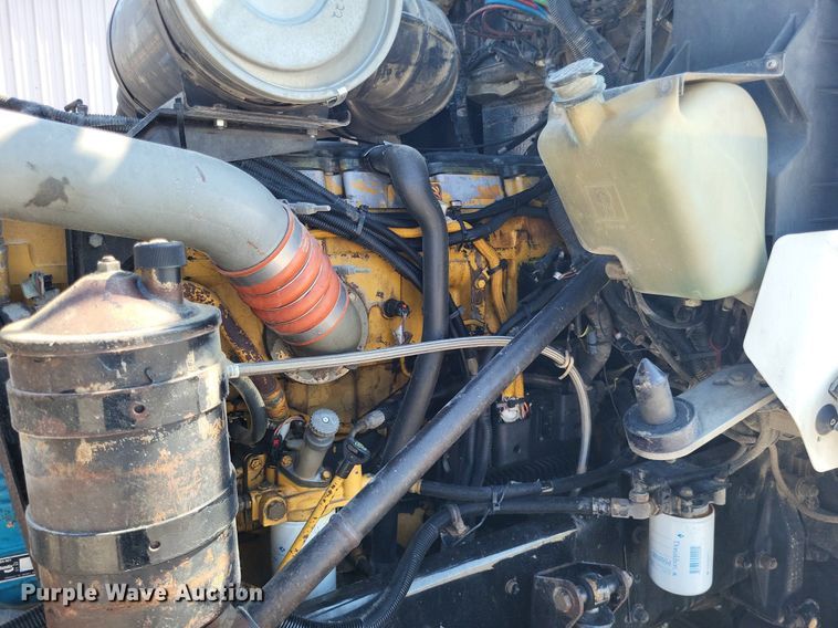 image for item DO4691 2007 Kenworth T800  semi truck