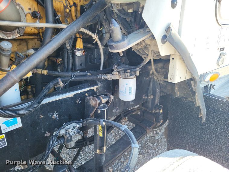 image for item DO4691 2007 Kenworth T800  semi truck