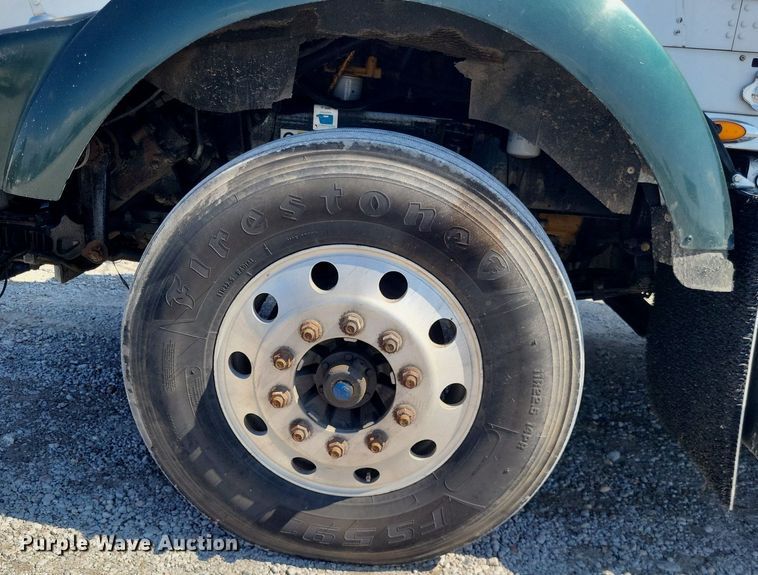 image for item DO4691 2007 Kenworth T800  semi truck