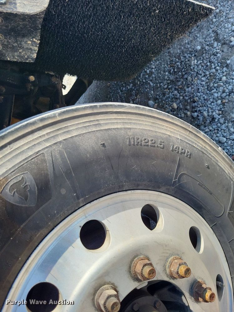 image for item DO4691 2007 Kenworth T800  semi truck