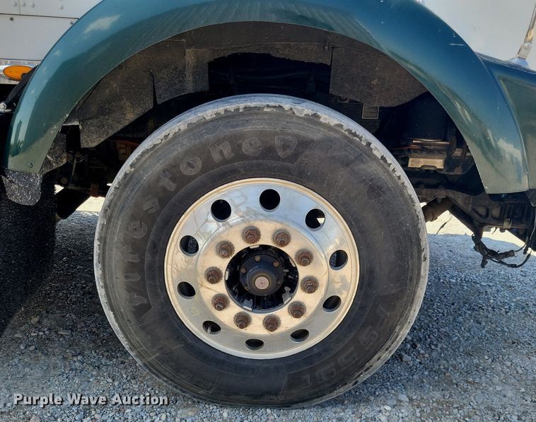 image for item DO4691 2007 Kenworth T800  semi truck